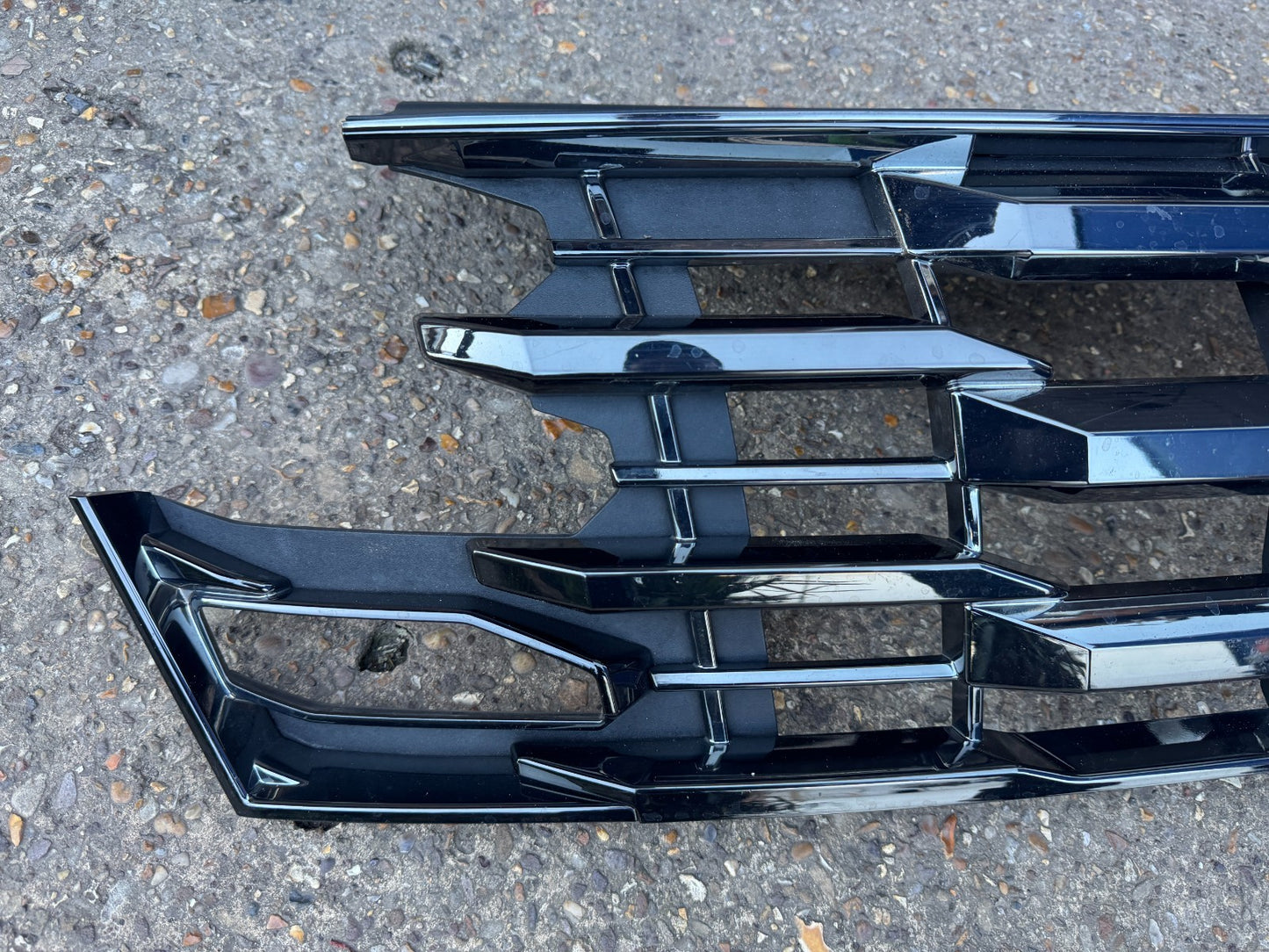 HYUNDAI TUCSON FRONT RADIATOR GRILLE COVER 86391-CZGA0 GENUINE 2024 2025 2026