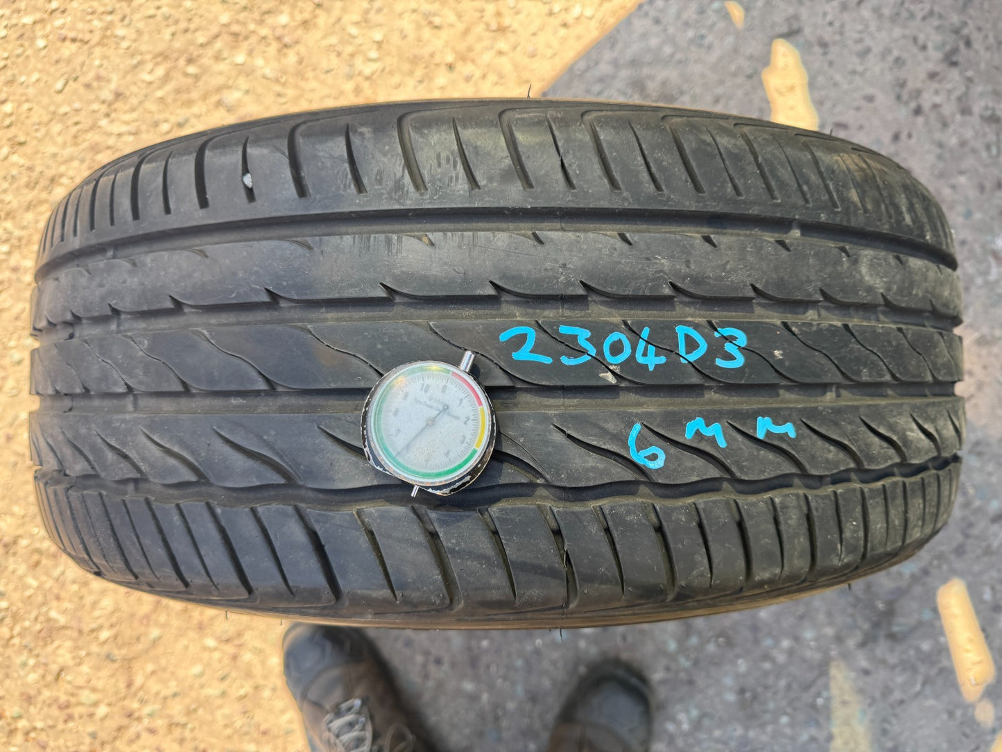 1 x 225/55ZR17 Farroad FRD26 101W XL High-Performance Tire  All-Season 225 55 17