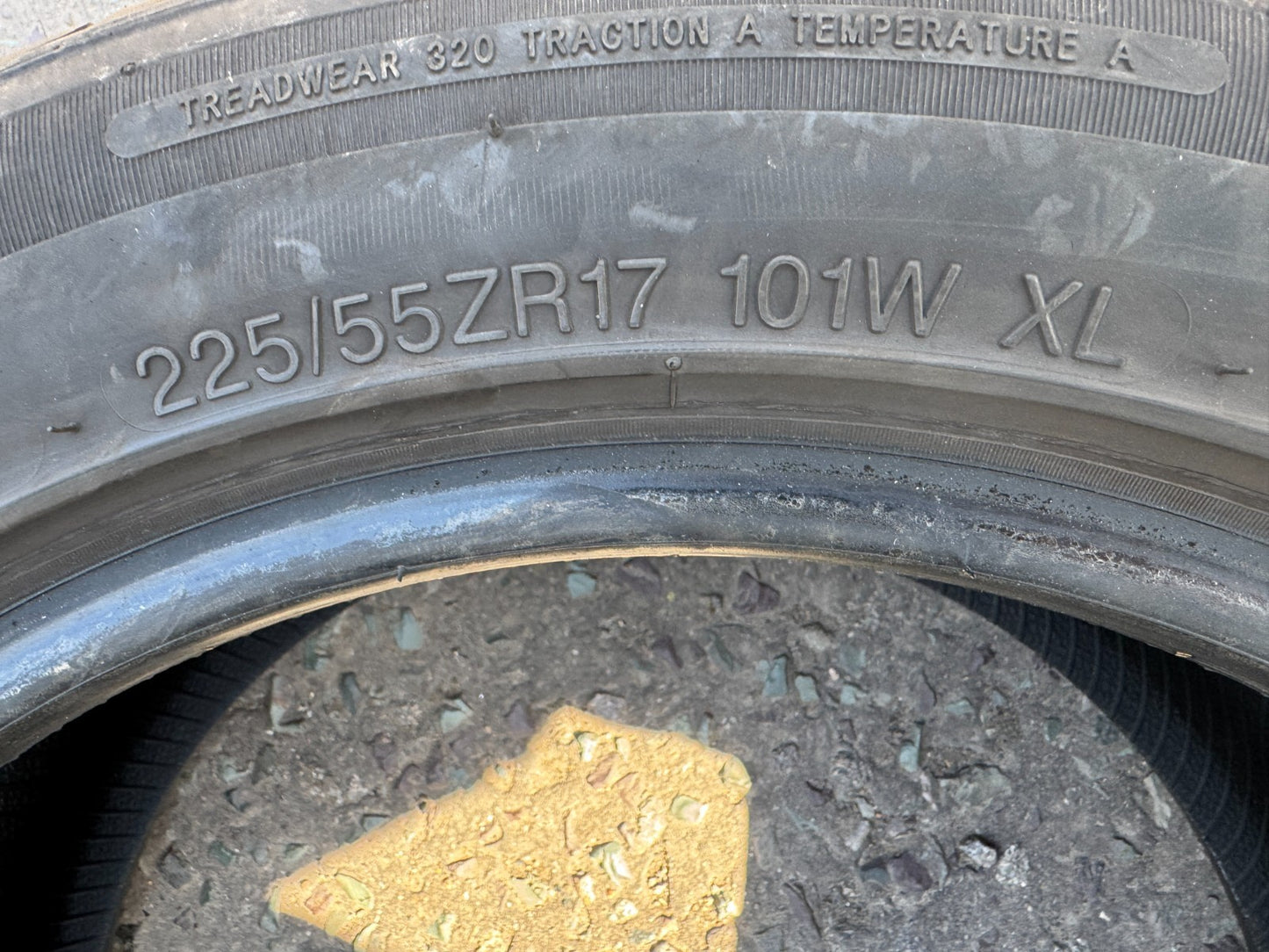 1 x 225/55ZR17 Farroad FRD26 101W XL High-Performance Tire  All-Season 225 55 17