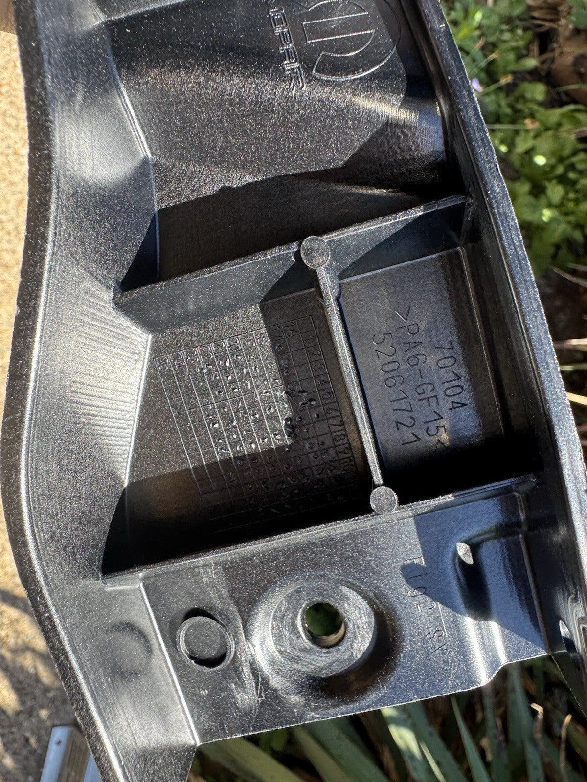 GENUINE NEW FIAT 500 09-15 REAR LEFT BUMPER BRACKET P/N 52061721