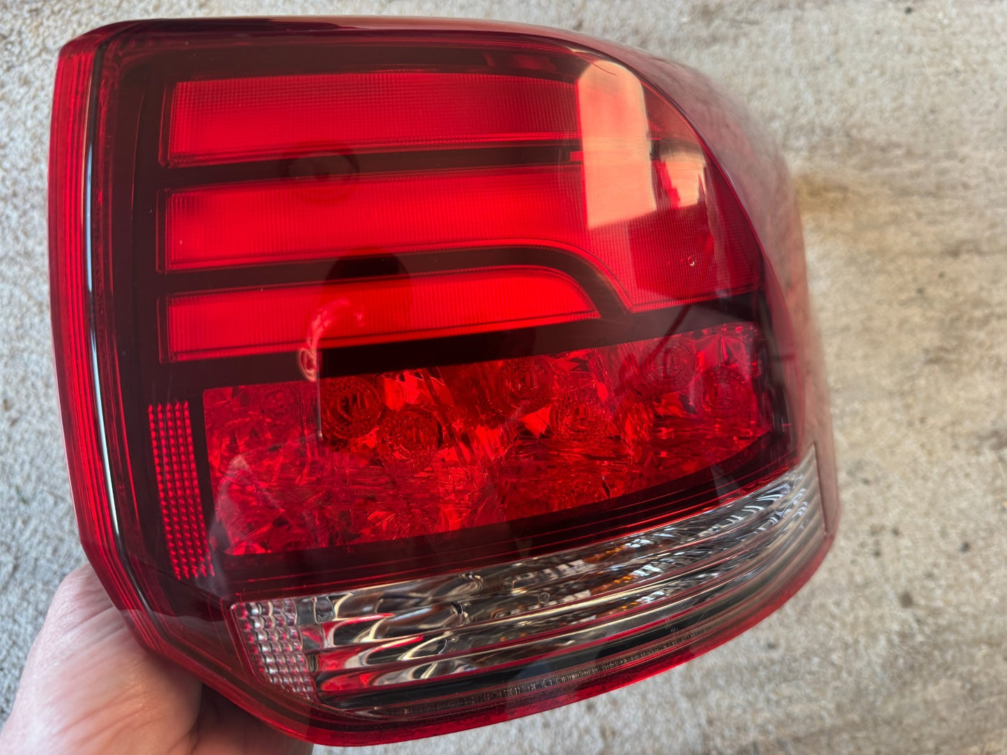 Right Rear Outer Light Lamp GENUINE Mitsubishi Outlander MK3 ZJ ZL 2016-2020 UK