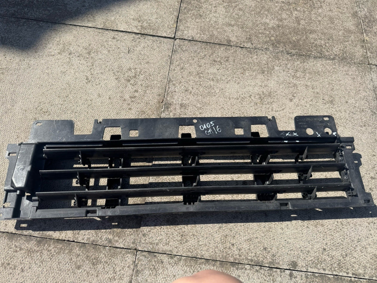 DAMAGED!!!! XE X760 Lower Air Deflector Shutter T2H45586 GENUINE