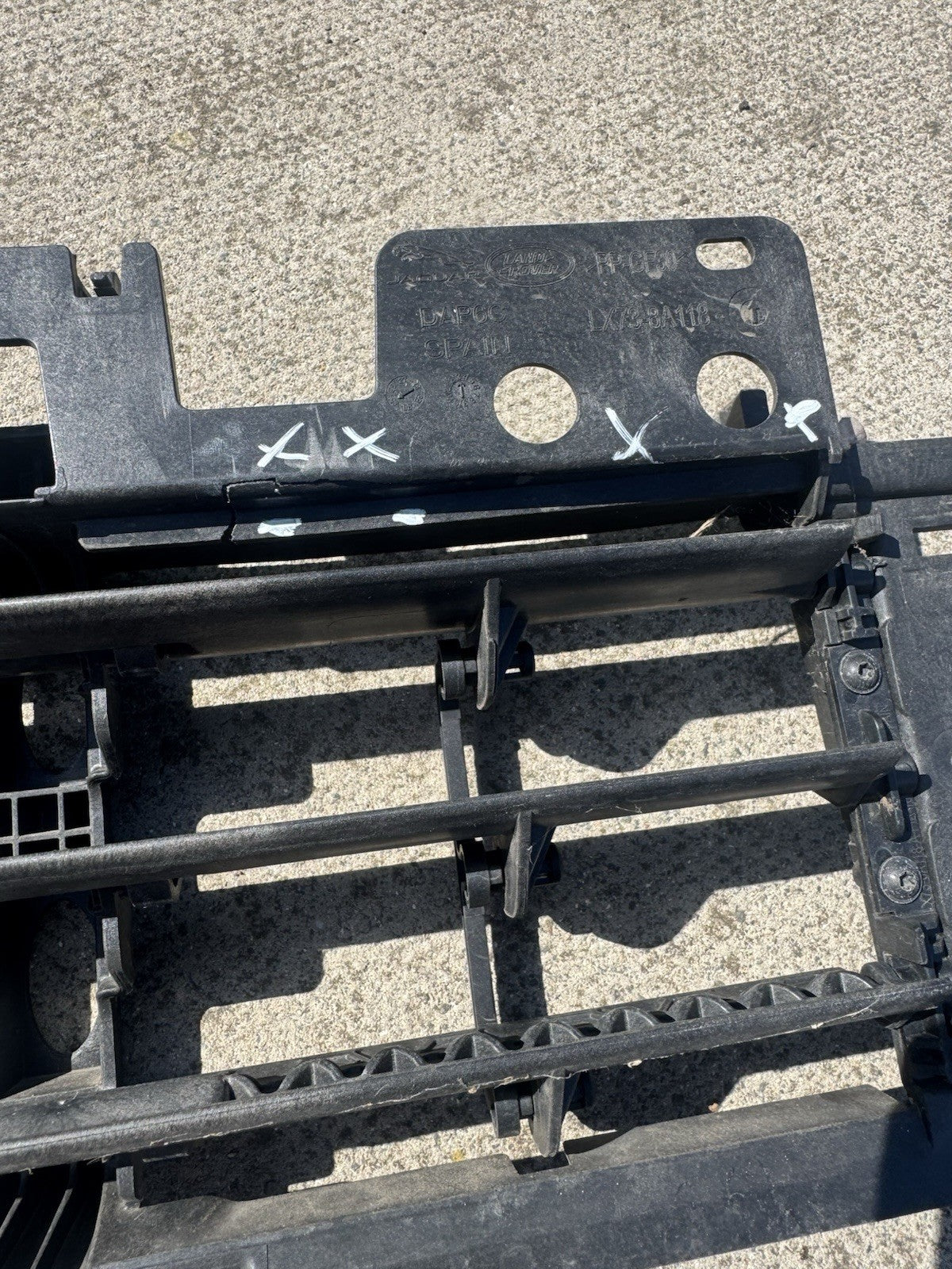 DAMAGED!!!! XE X760 Lower Air Deflector Shutter T2H45586 GENUINE