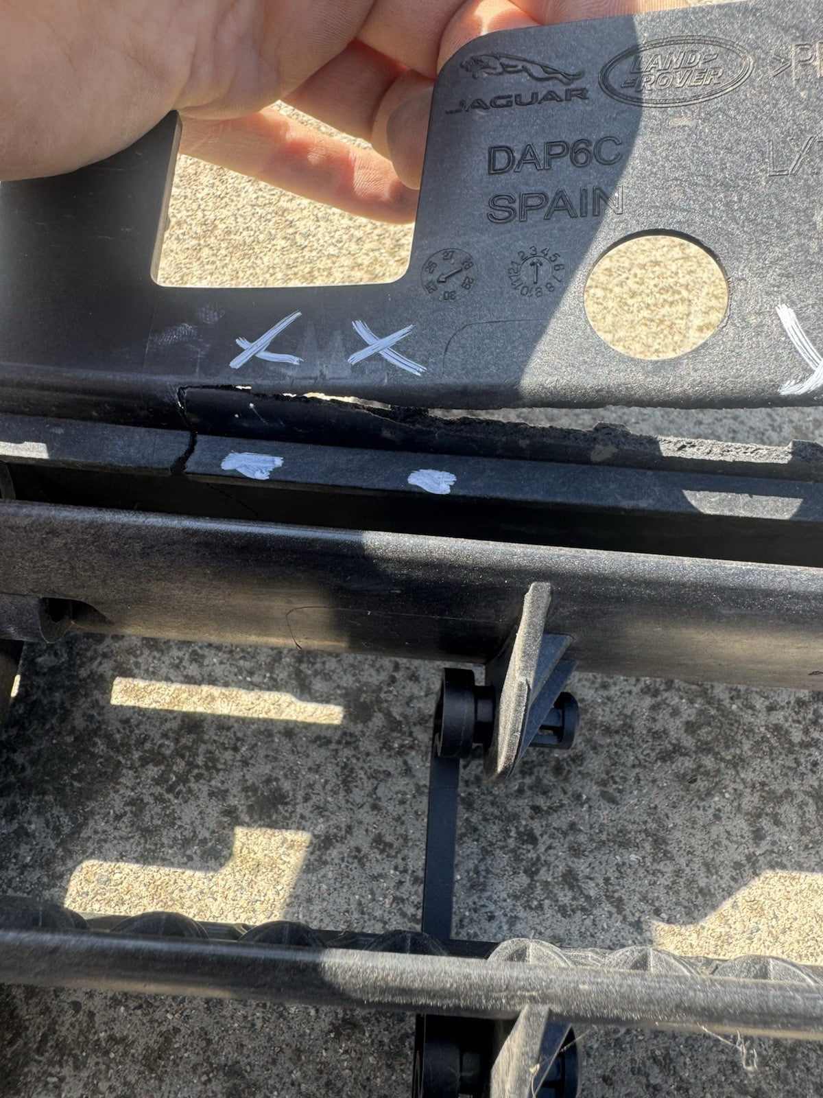 DAMAGED!!!! XE X760 Lower Air Deflector Shutter T2H45586 GENUINE