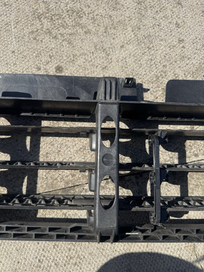 DAMAGED!!!! XE X760 Lower Air Deflector Shutter T2H45586 GENUINE