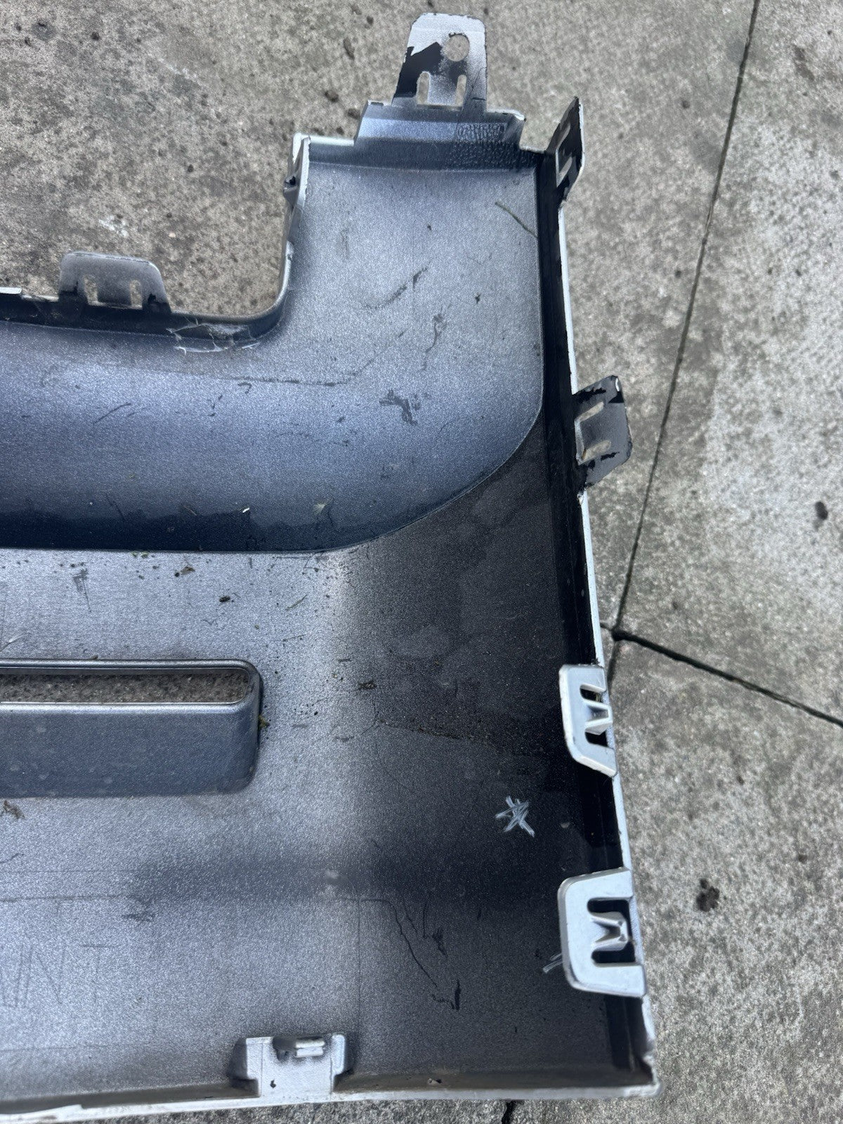 Land Rover Defender front bumper upper grill L663 Genuine L8B2-17820-A