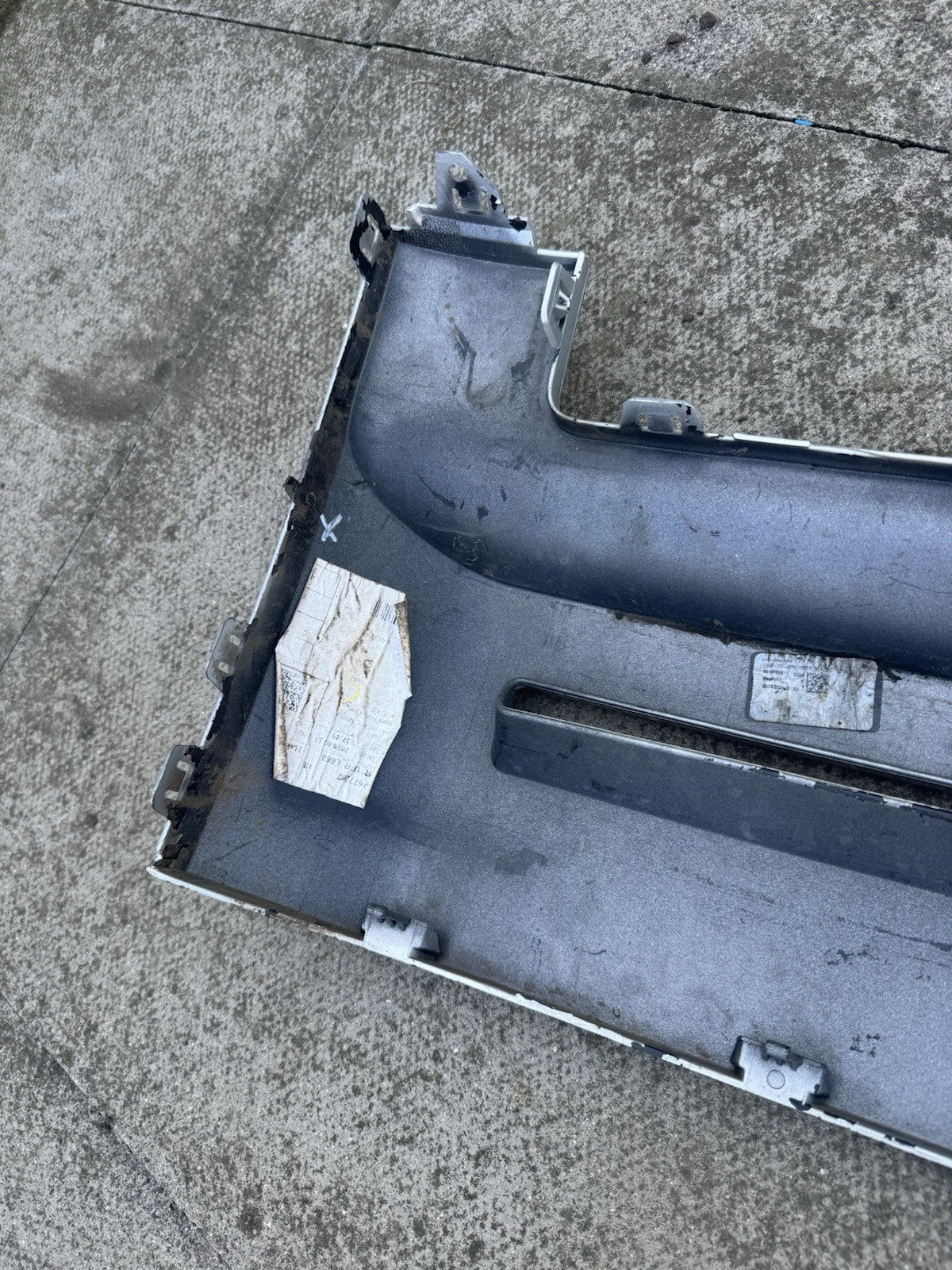 Land Rover Defender front bumper upper grill L663 Genuine L8B2-17820-A