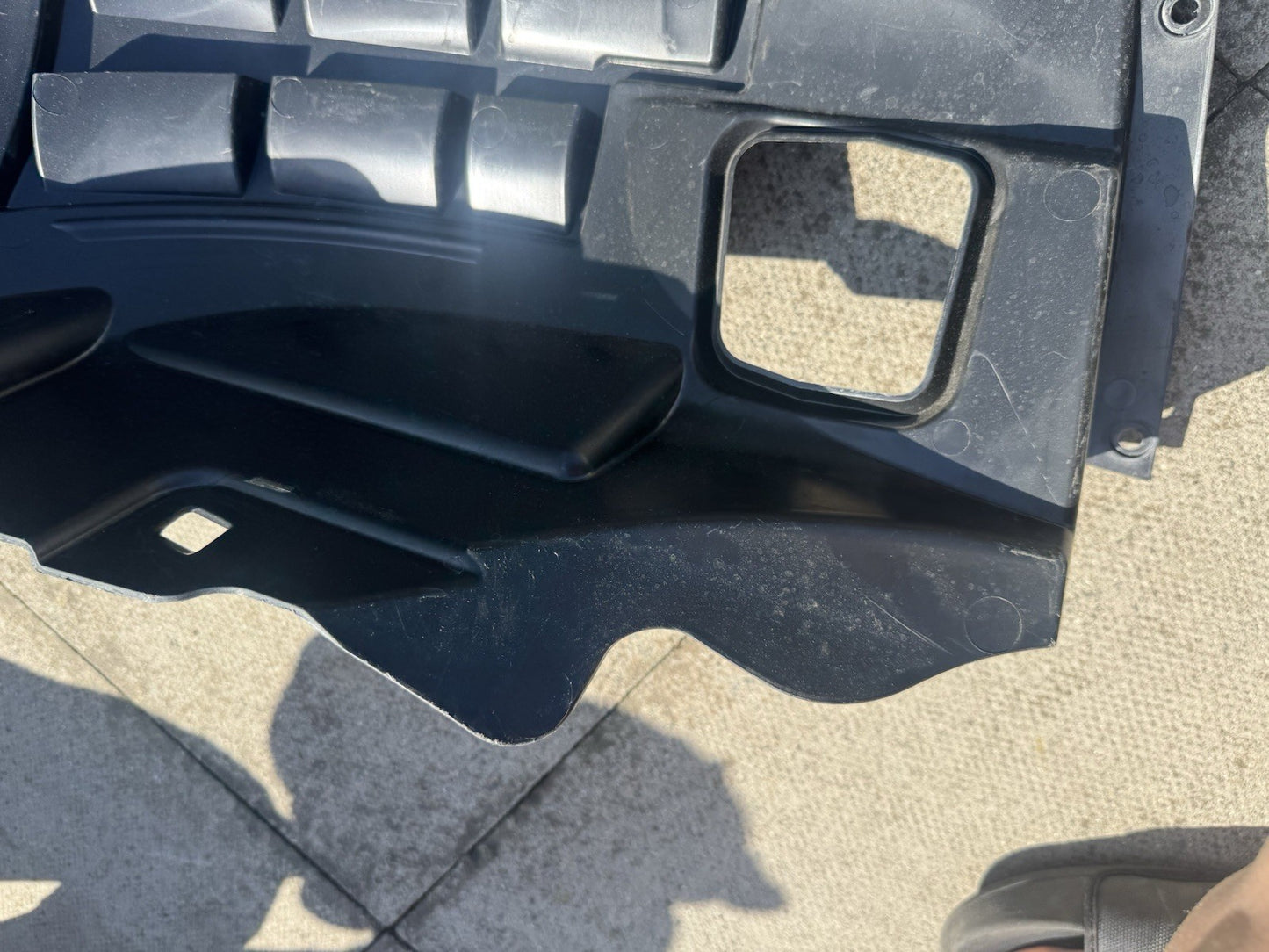 Land Rover Defender L663 Front right Splash Guard 2020 ON L8B2-16A574-AD Genuine