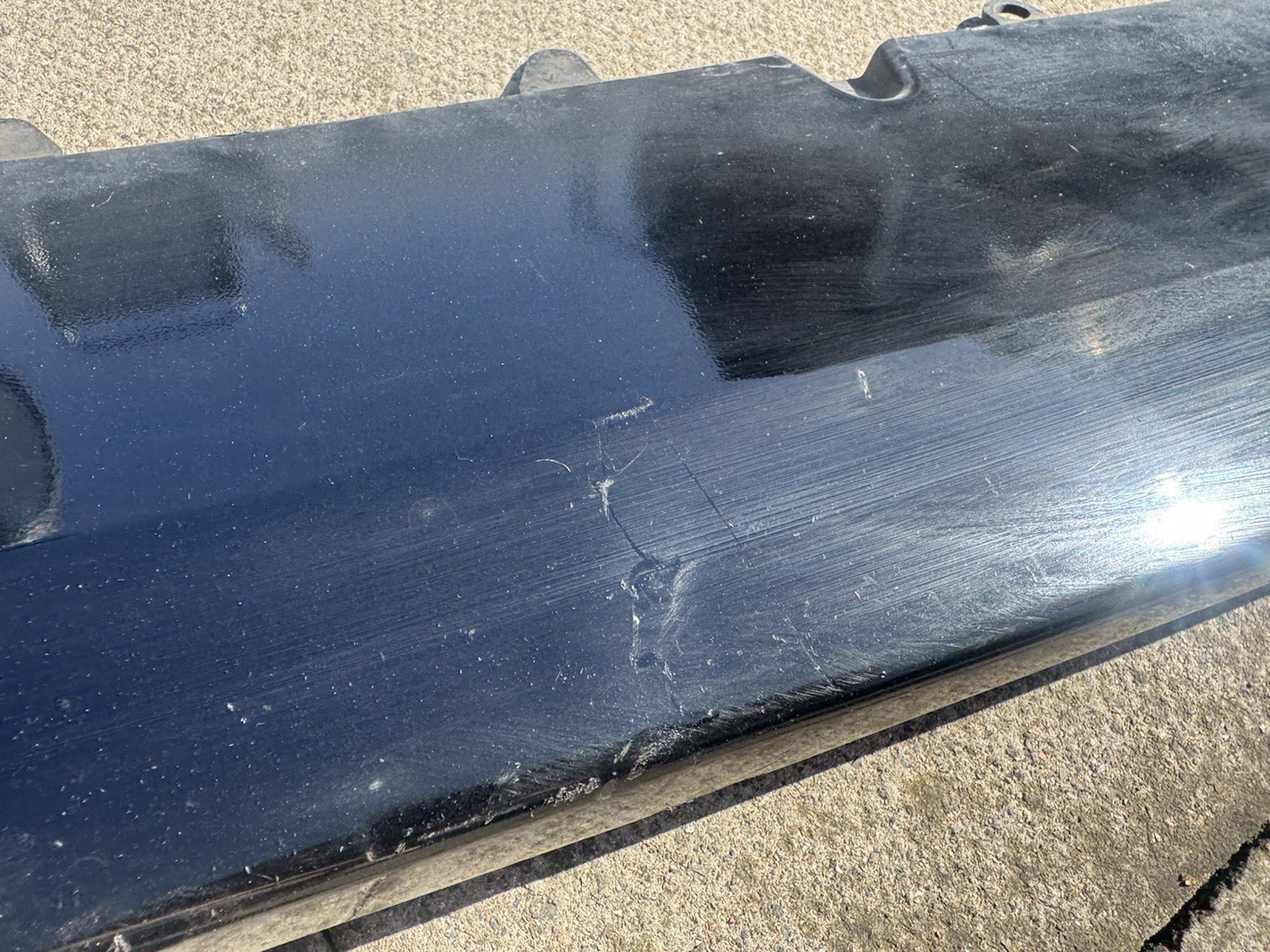 damaged 2015-2019 VOLVO XC90 FRONT BUMPER LOWER PART IN BLACK COLOUR. 31383825