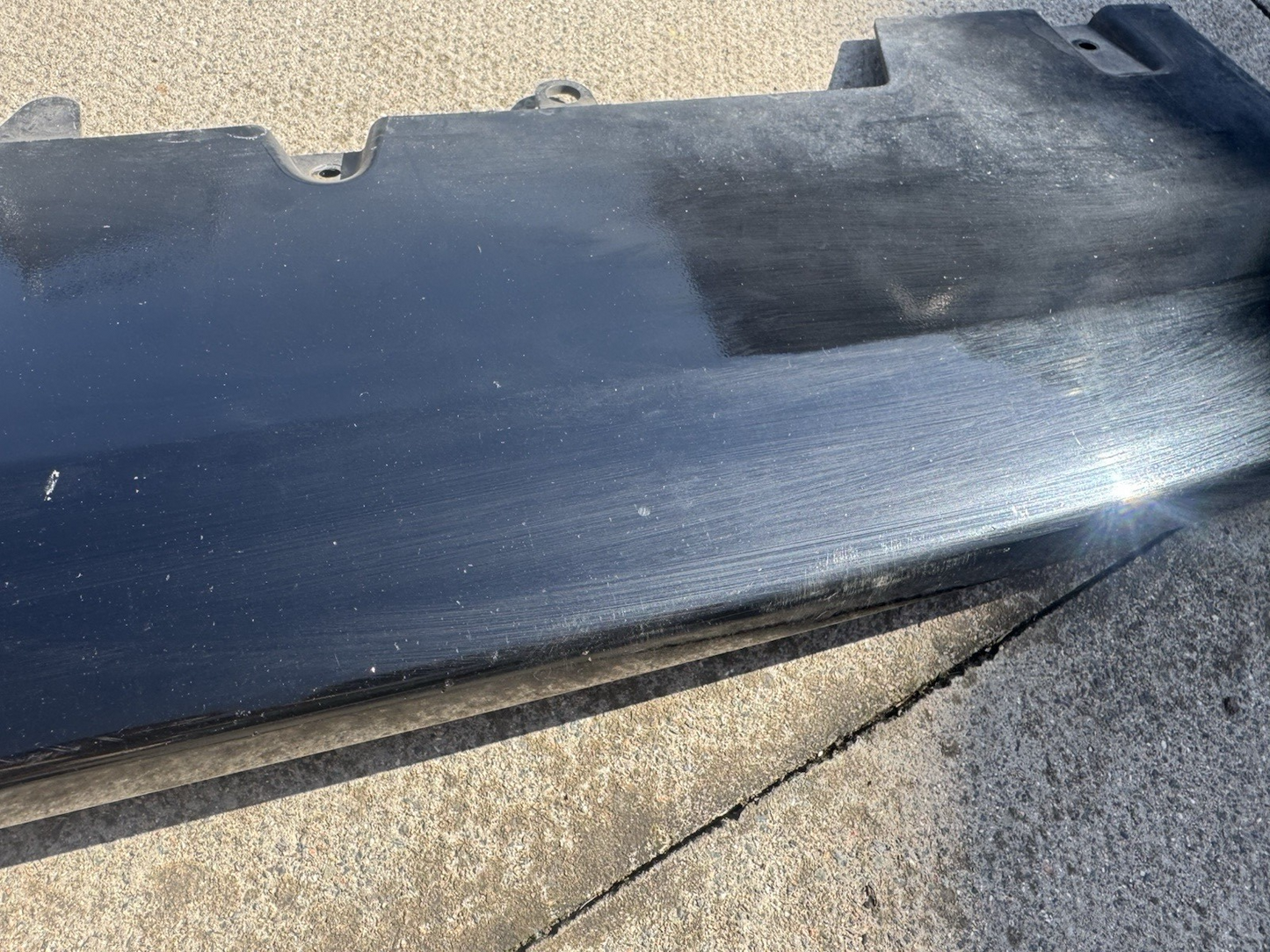 damaged 2015-2019 VOLVO XC90 FRONT BUMPER LOWER PART IN BLACK COLOUR. 31383825