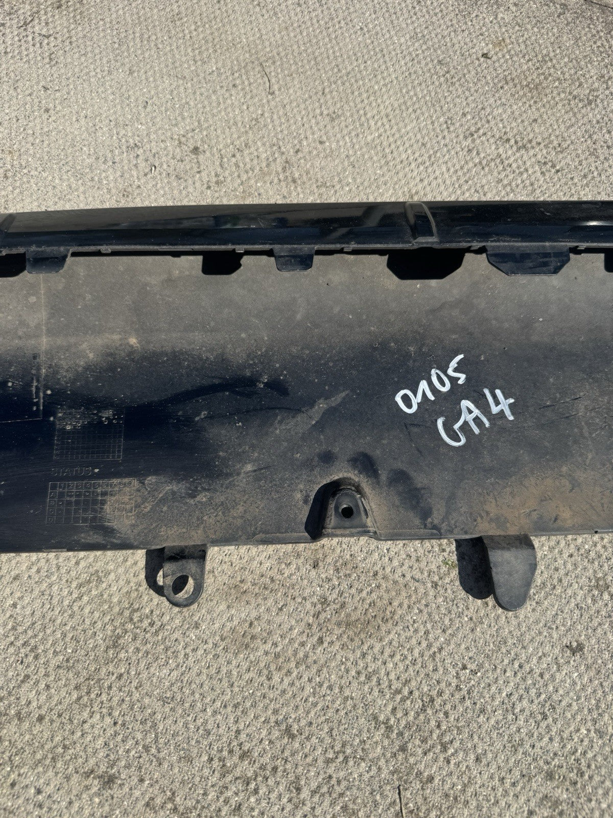 damaged 2015-2019 VOLVO XC90 FRONT BUMPER LOWER PART IN BLACK COLOUR. 31383825