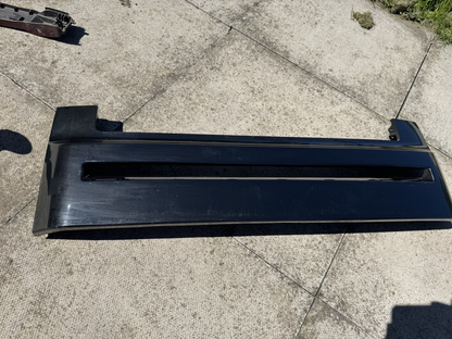Land Rover Defender front bumper upper grill L663 Genuine L8B2-17820-A