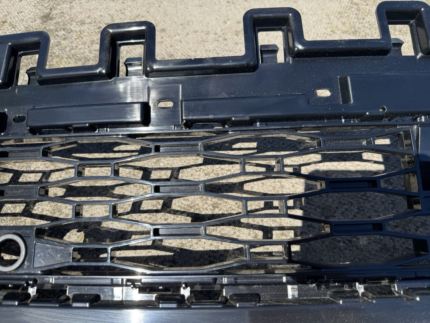 RANGE ROVER SPORT 2022-ON L461 GENUINE FRONT GRILLE N9X2-8A133-A