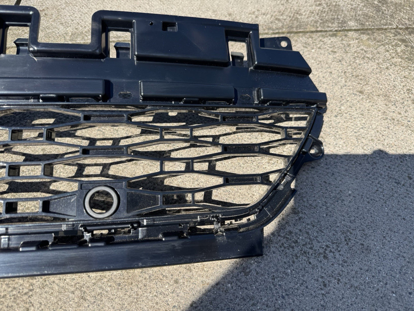 RANGE ROVER SPORT 2022-ON L461 GENUINE FRONT GRILLE N9X2-8A133-A