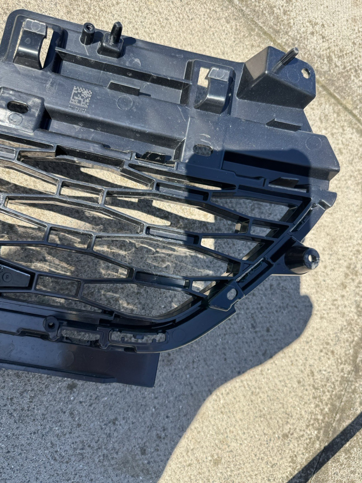 RANGE ROVER SPORT 2022-ON L461 GENUINE FRONT GRILLE N9X2-8A133-A