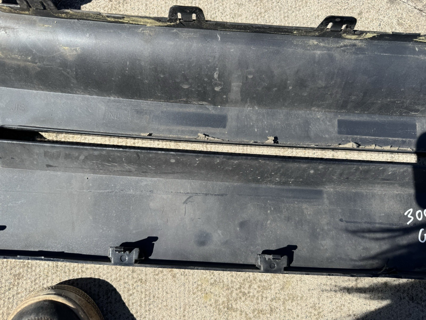 Land Rover Defender front bumper upper grill L663 Genuine L8B2-17820-A