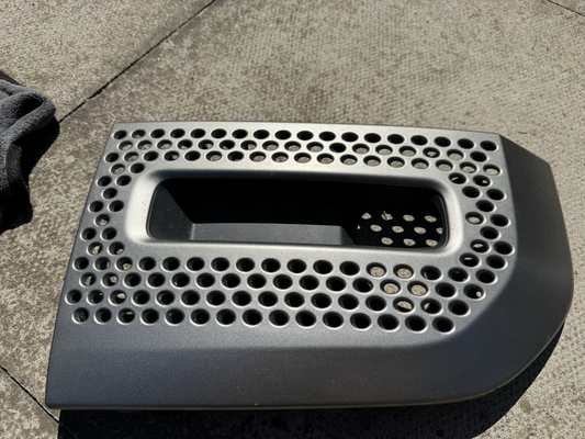 BFD085722 2024 LAND ROVER DEFENDER 110 L663 FOG LIGHT SURROUND L8B2-15B217-A