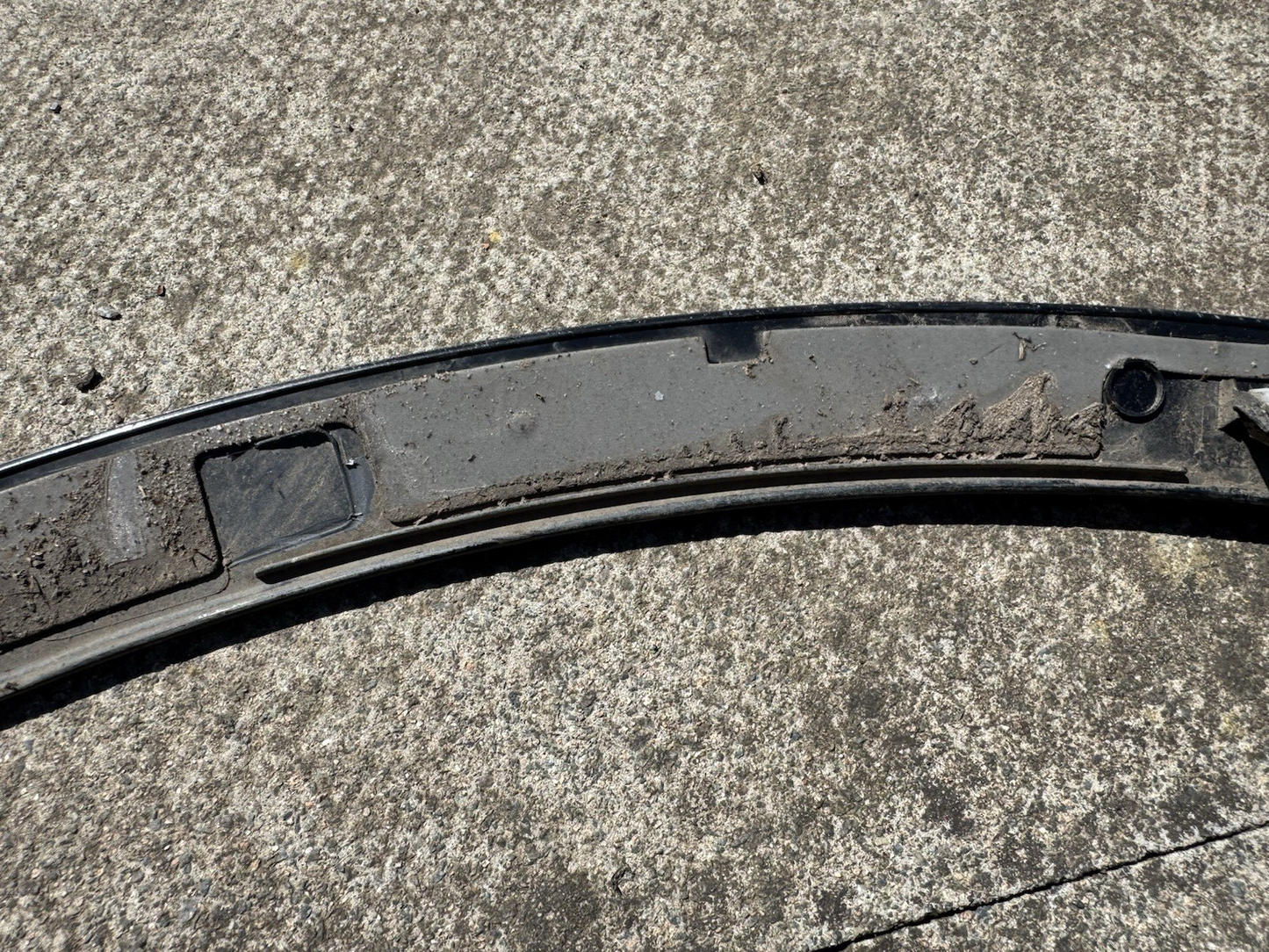 LAND ROVER DISCOVERY L462 GENUINE FRONT LEFT ARCH TRIM HY3M-16A075-AC