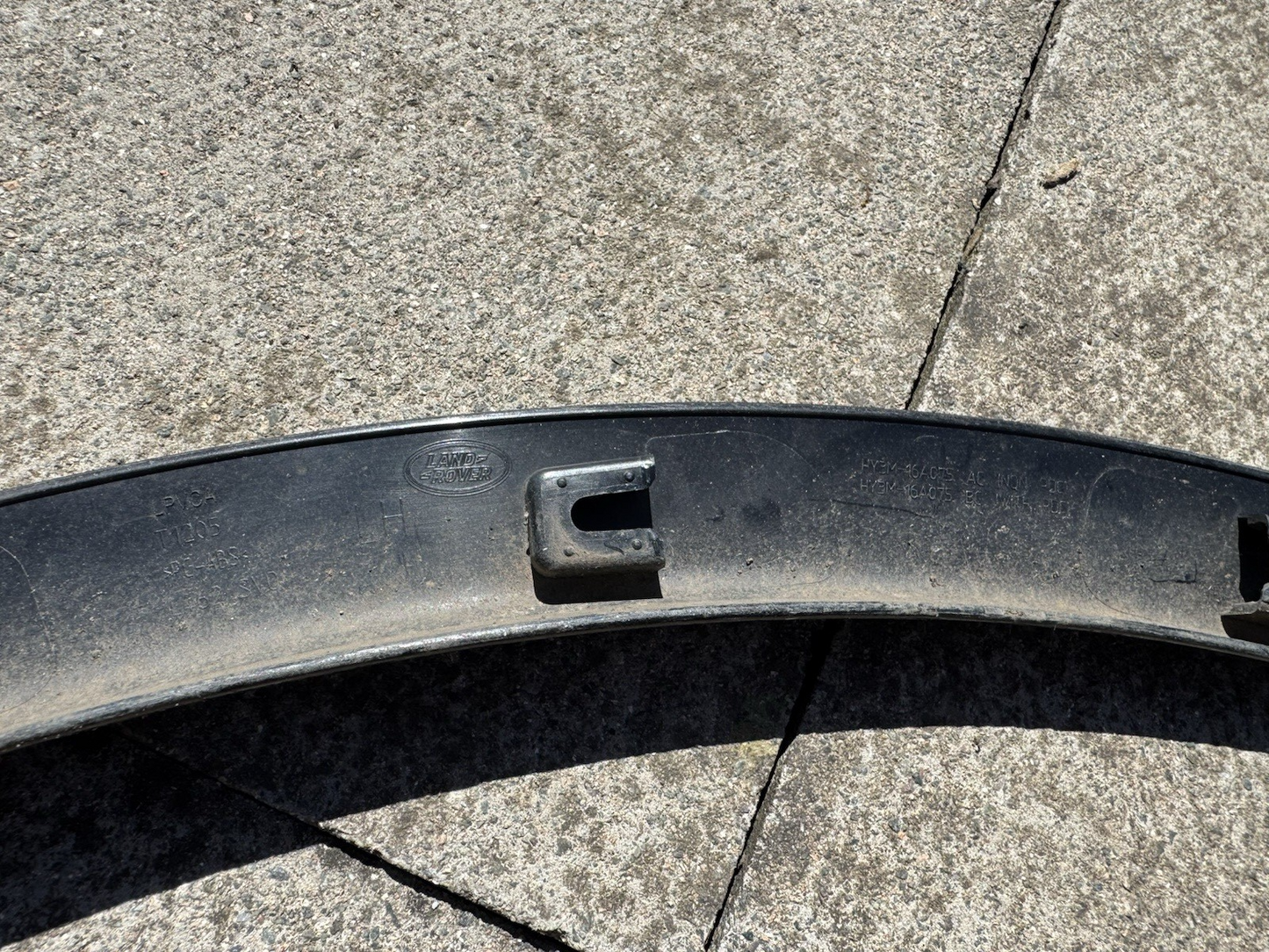 LAND ROVER DISCOVERY L462 GENUINE FRONT LEFT ARCH TRIM HY3M-16A075-AC