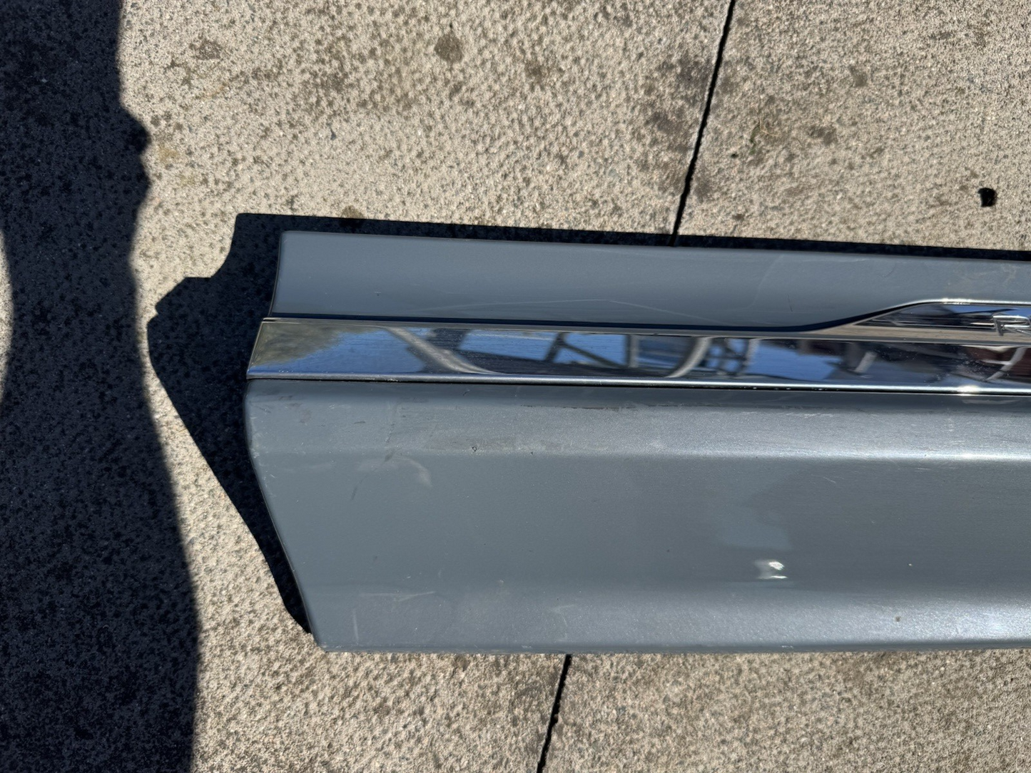 Genuine Volvo XC60 MK2 rear left door trim molding 32208742