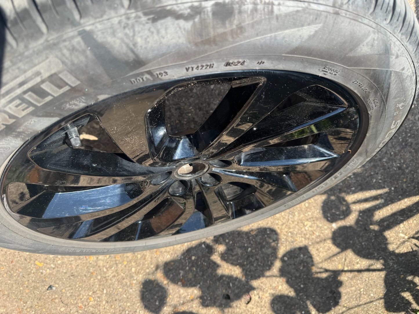 Genuine Discovery Sport 20” Gloss Black Style 5089 Alloy Wheel LK721007DA