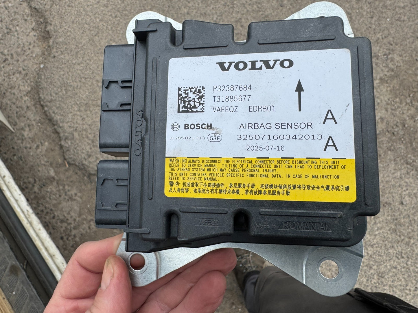 VOLVO XC40 SRS Control Unit P32387684 2.0 Hybrid 120kW 2024 33604687
