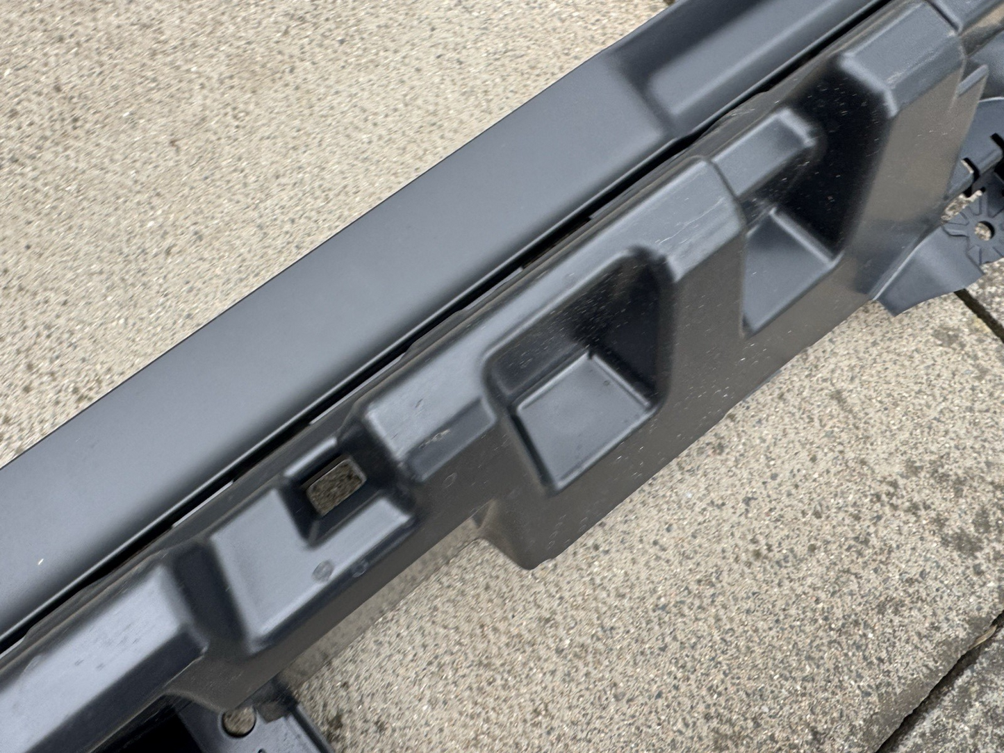 LAND ROVER DEFENDER L663 NEW REAR BUMPER BRACKET L8B2-17B861-A GENUINE 2019 ON