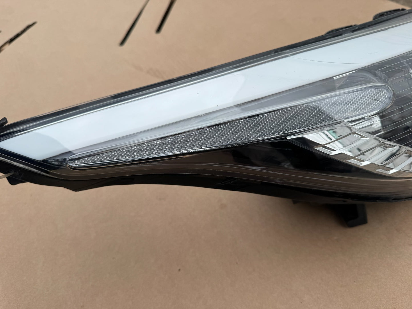 Kia Ceed JD 2012-2015 Drivers Side O/S Headlight Assembly 92102A2040