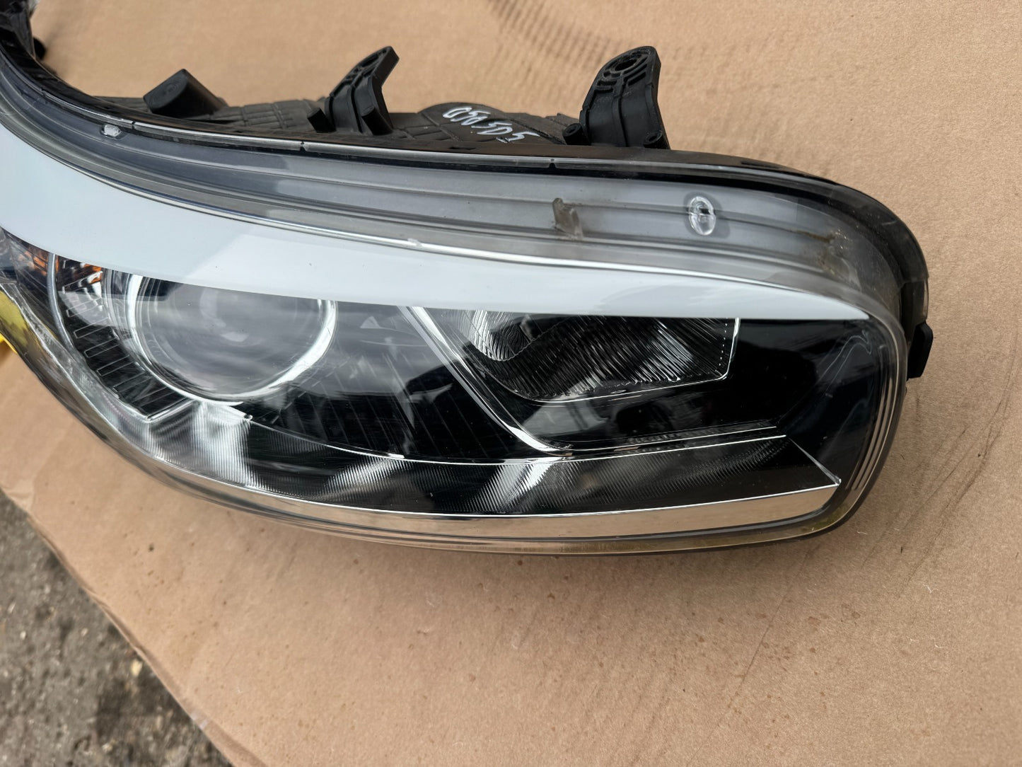 Kia Ceed JD 2012-2015 Drivers Side O/S Headlight Assembly 92102A2040