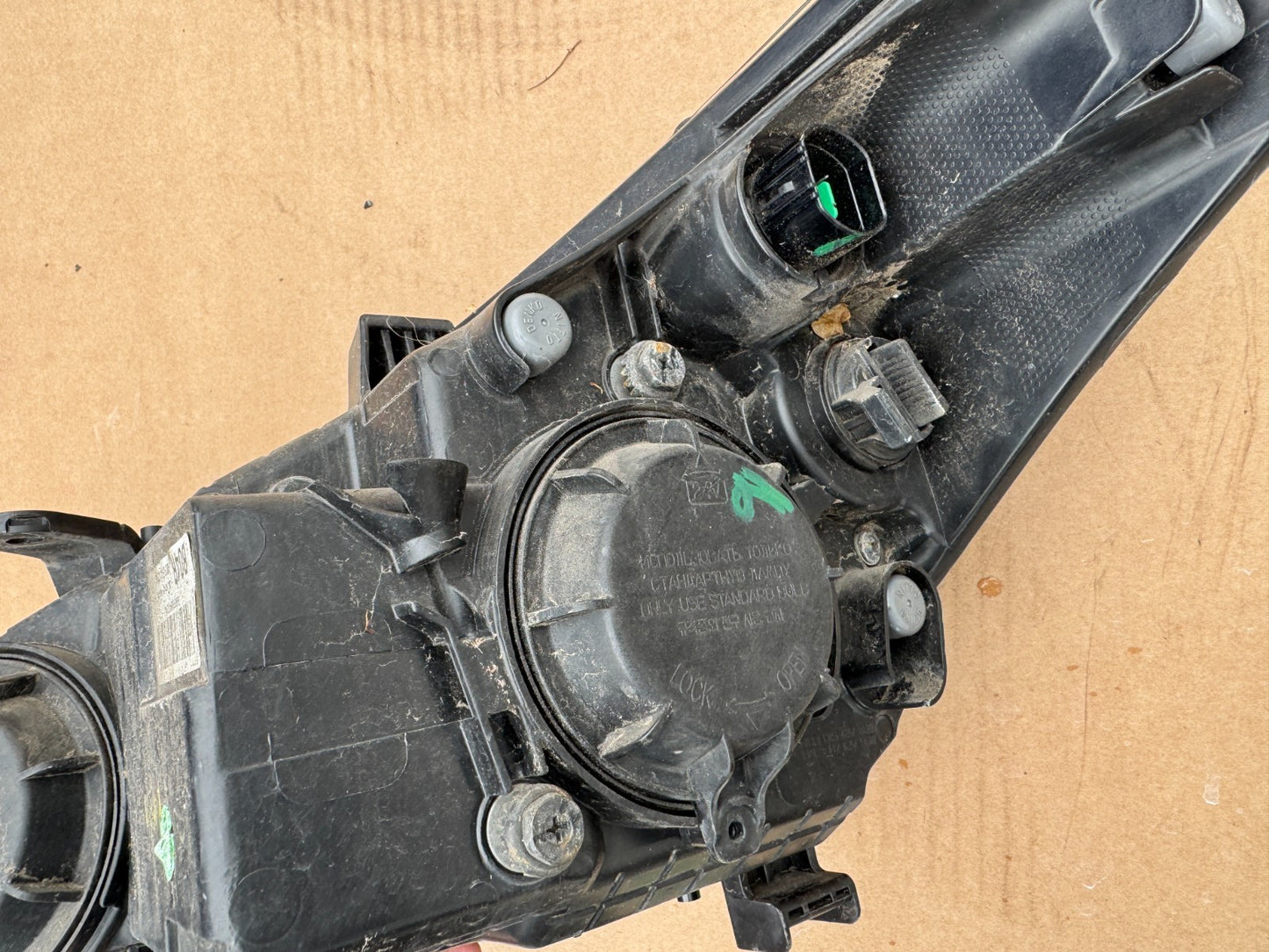 Kia Ceed JD 2012-2015 Drivers Side O/S Headlight Assembly 92102A2040