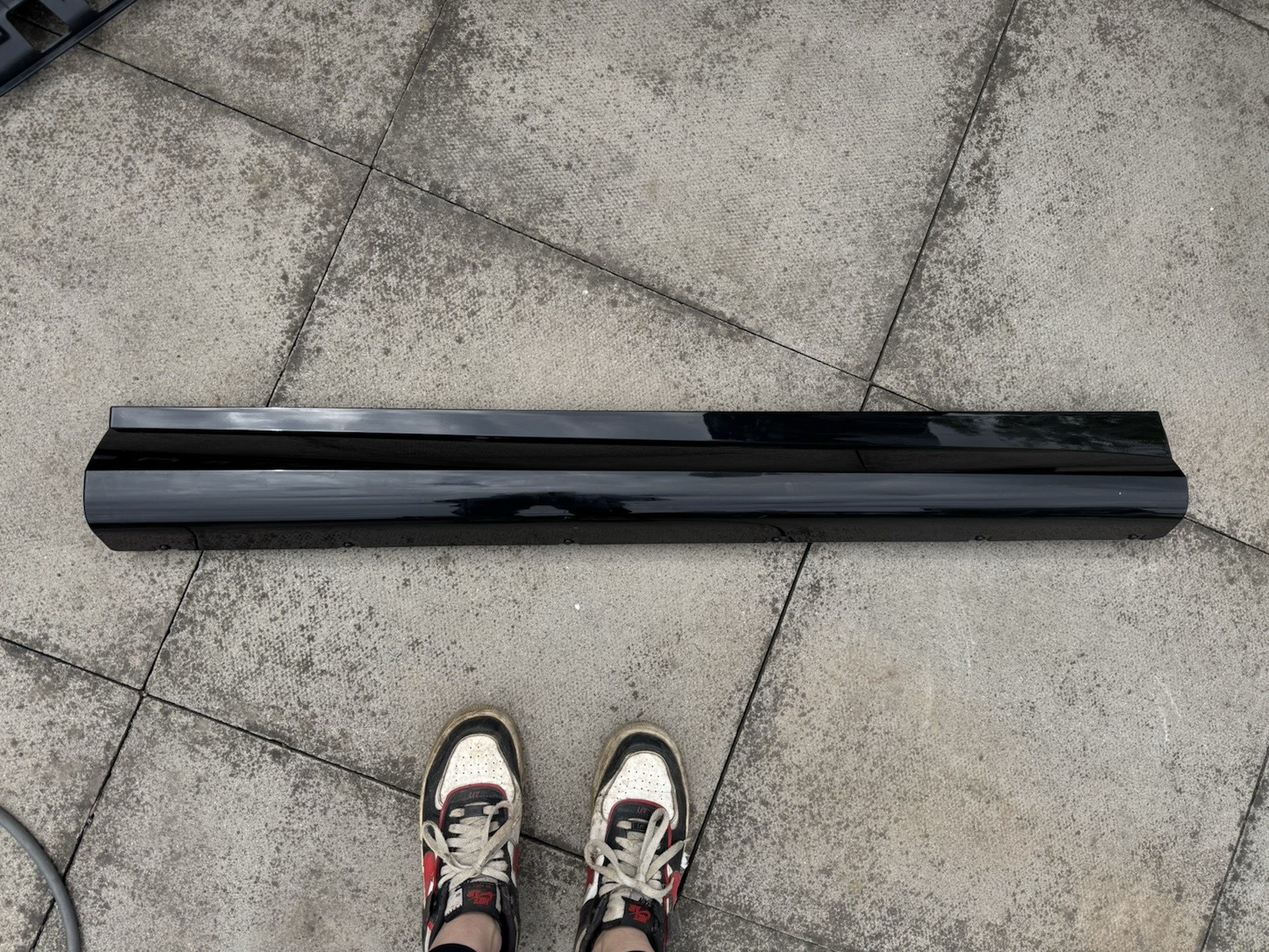 RANGE ROVER SPORT L461 2022 - 2025 GENUINE FRONT RIGHT DOOR TRIM N9X2-21064-B