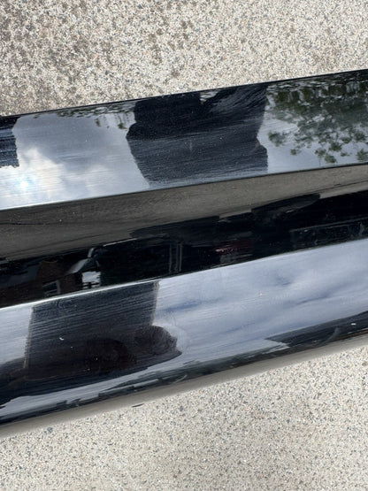 RANGE ROVER SPORT L461 2022 - 2025 GENUINE FRONT RIGHT DOOR TRIM N9X2-21064-B