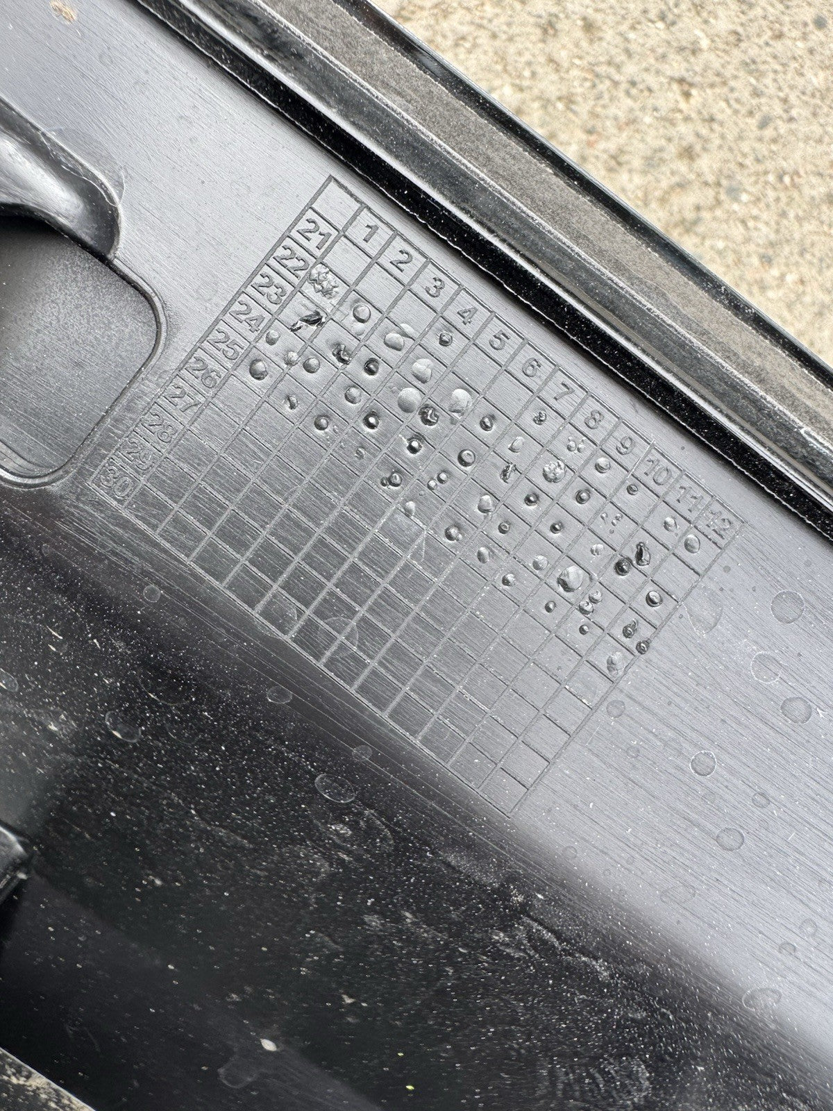 RANGE ROVER SPORT L461 2022 - 2025 GENUINE FRONT RIGHT DOOR TRIM N9X2-21064-B