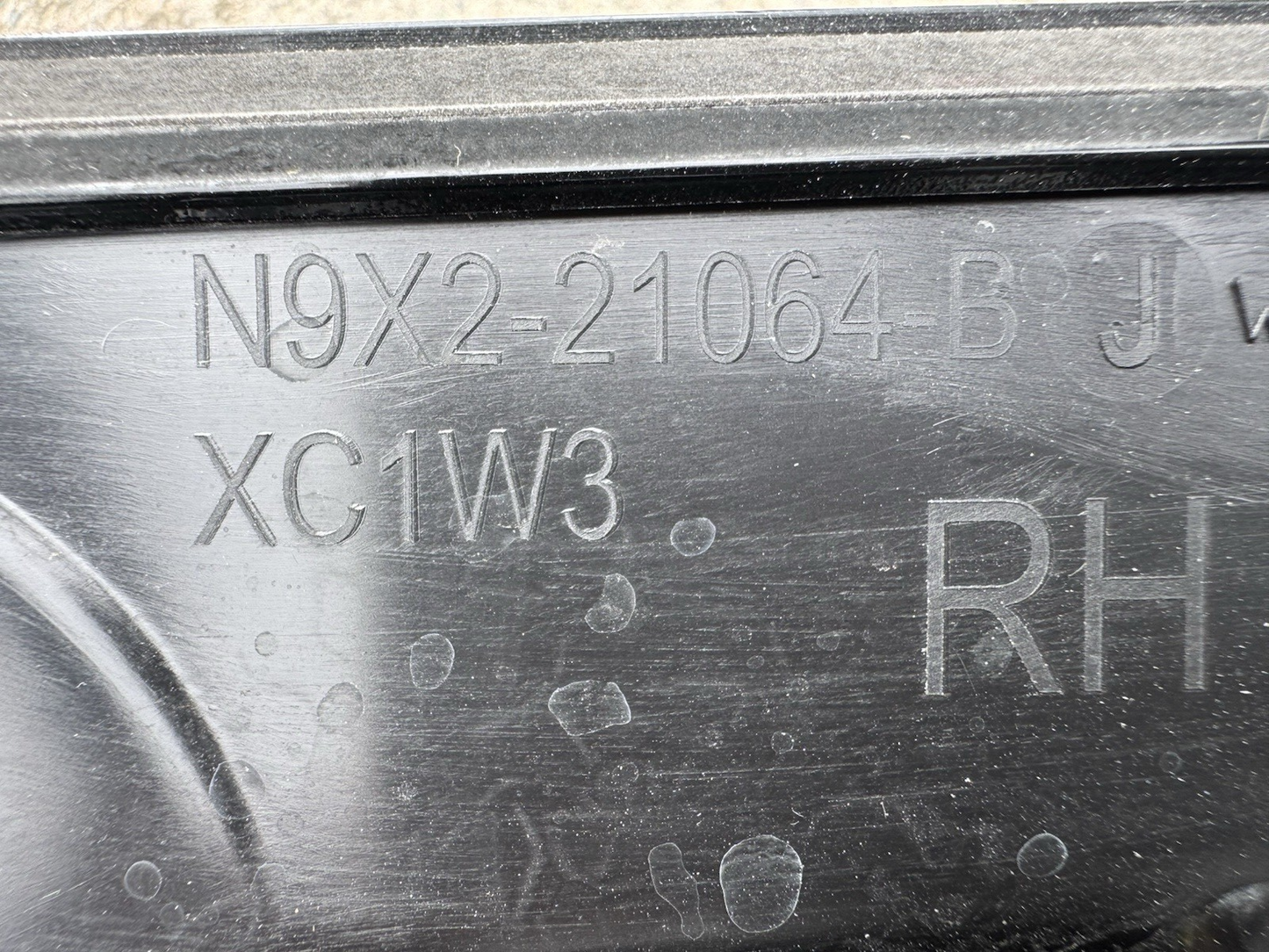 RANGE ROVER SPORT L461 2022 - 2025 GENUINE FRONT RIGHT DOOR TRIM N9X2-21064-B