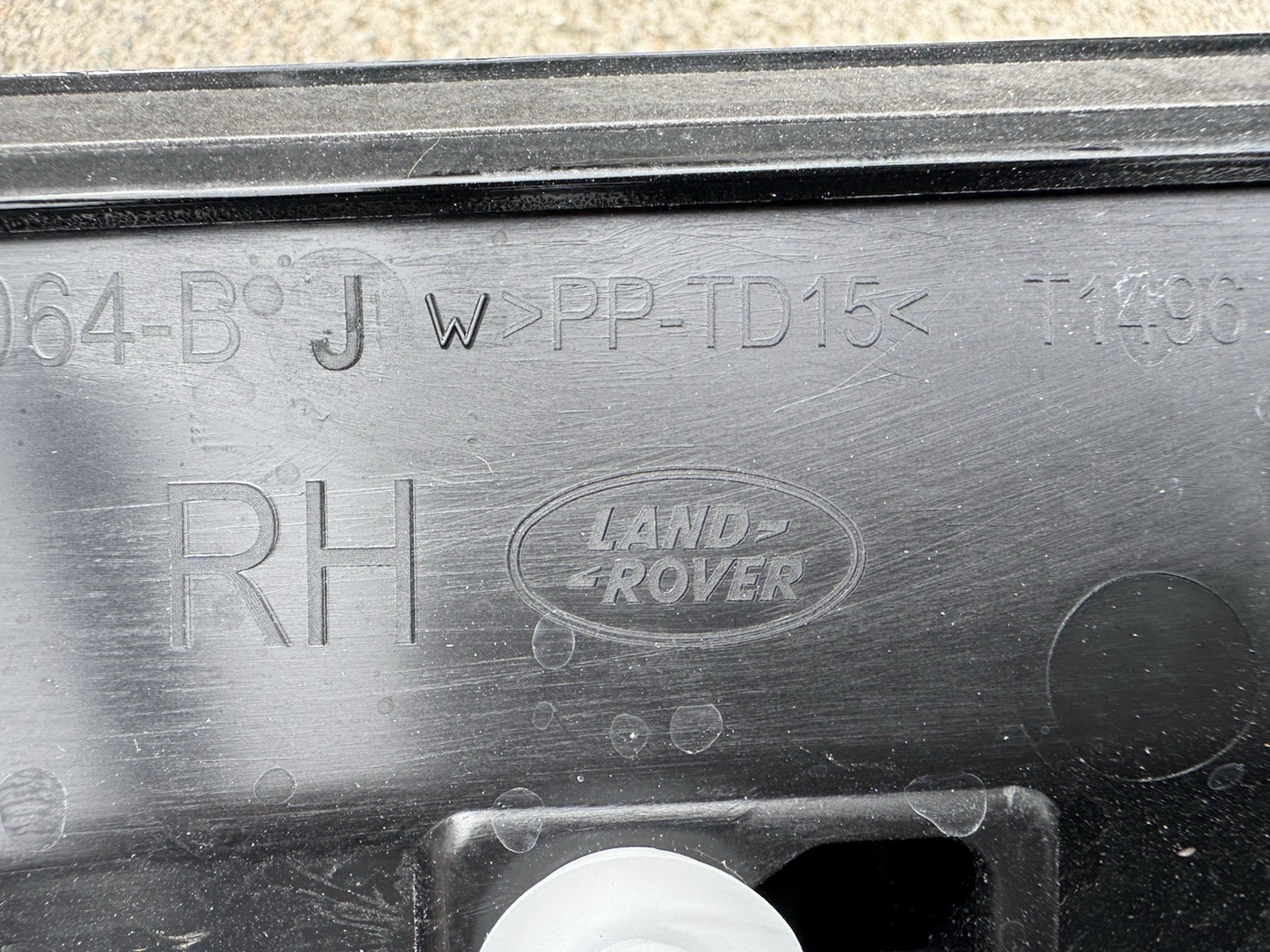 RANGE ROVER SPORT L461 2022 - 2025 GENUINE FRONT RIGHT DOOR TRIM N9X2-21064-B