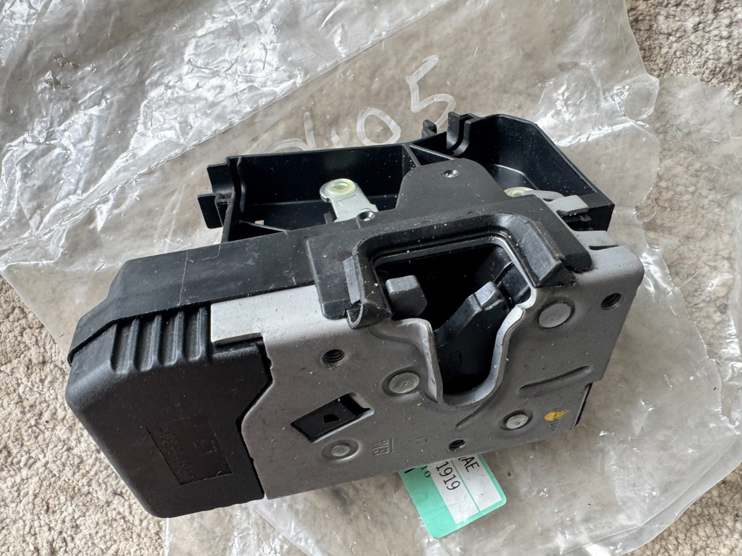 FRONT LEFT Door lock for Nissan PRIMASTAR Van (X83) 80503-00QAE