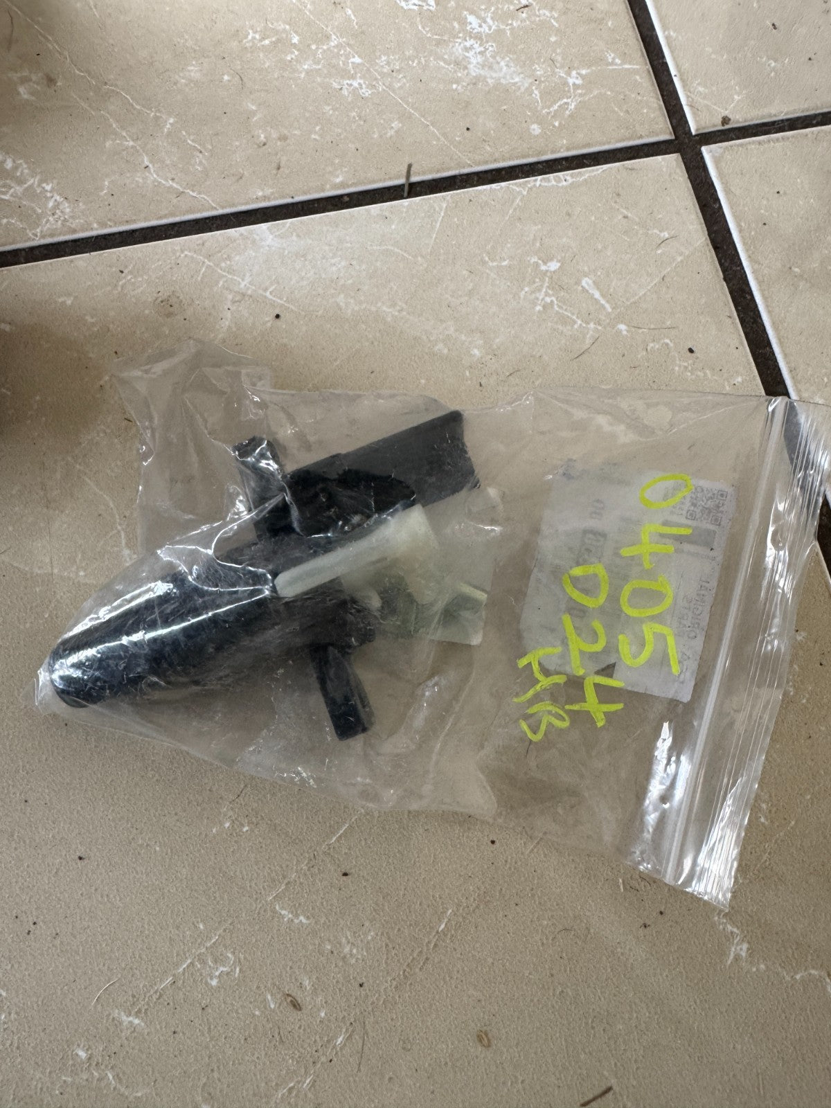 GENUINE NEW Peugeot/Citroen Lock Barrel - B001185080