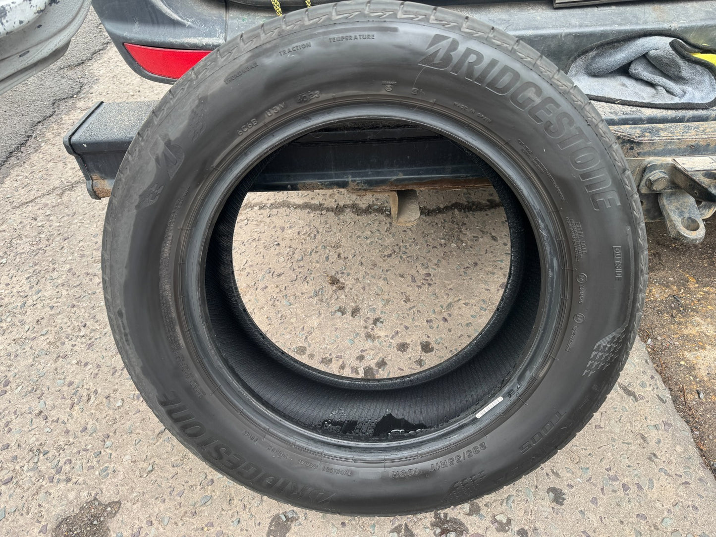 1x 235/55/17 103H Bridgestone Turanza T005 Extra Load 6mm late 2023 235 55 17