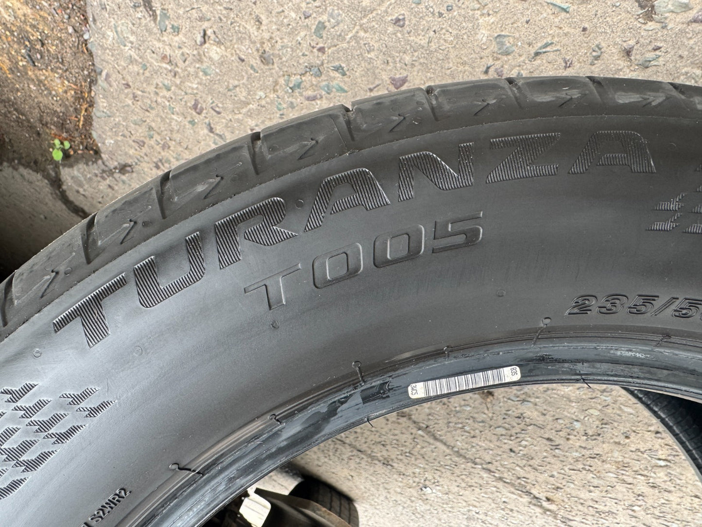 1x 235/55/17 103H Bridgestone Turanza T005 Extra Load 6mm late 2023 235 55 17