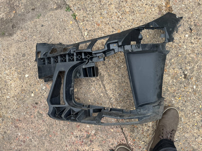 BMW i4 G26 2022 front left bumper mounting bracket 8078611