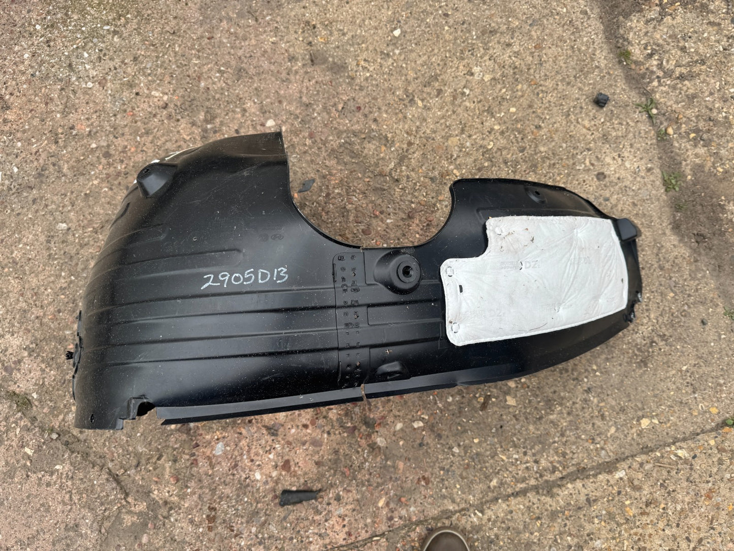 HYUNDAI KONA WHEEL ARCH LINER SPLASH GUARD FRONT LEFT SIDE 86811HF000 2025