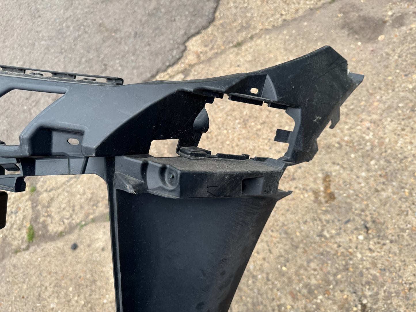 BMW i4 G26 2022 front left bumper mounting bracket 8078611
