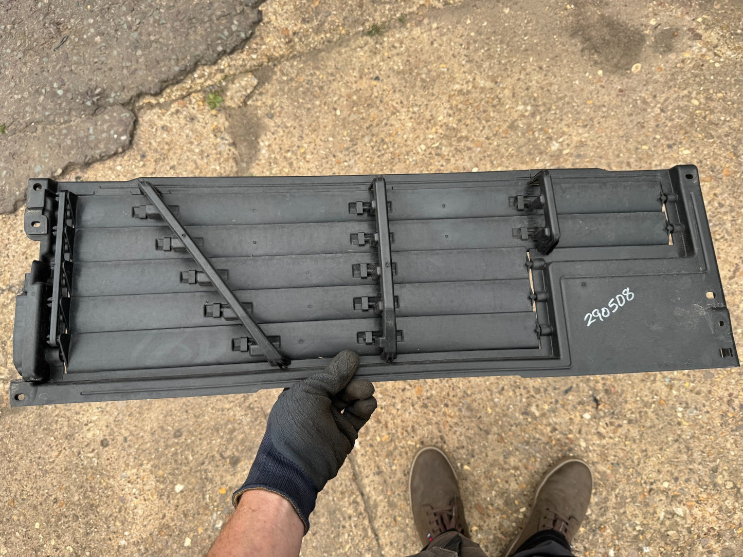 Land Rover Defender 2025 Front intercooler air duct channel L8B28475AC CRACKED!