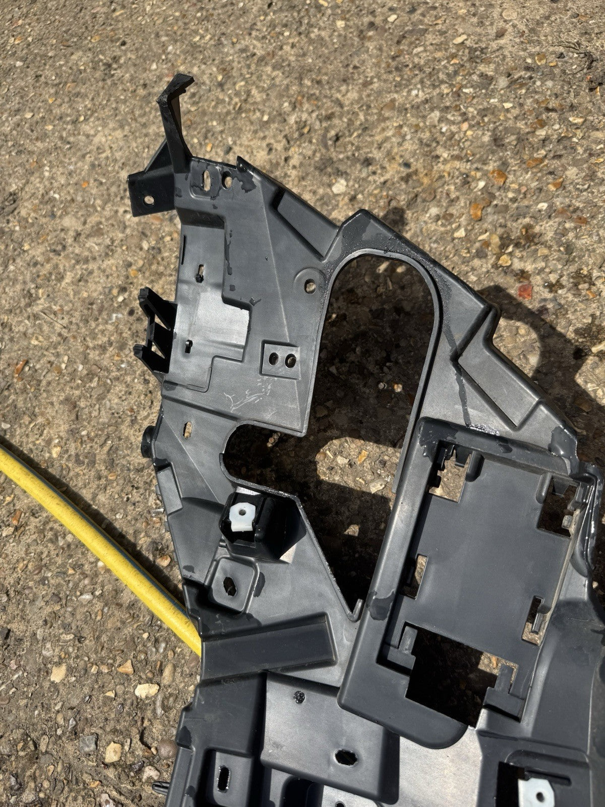 2024 LAND ROVER DISCOVERY V L462 Rear Right Bumper Bracket MY42-17A881-A