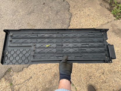 Land Rover Defender 2025 Front intercooler air duct channel L8B28475AC CRACKED!