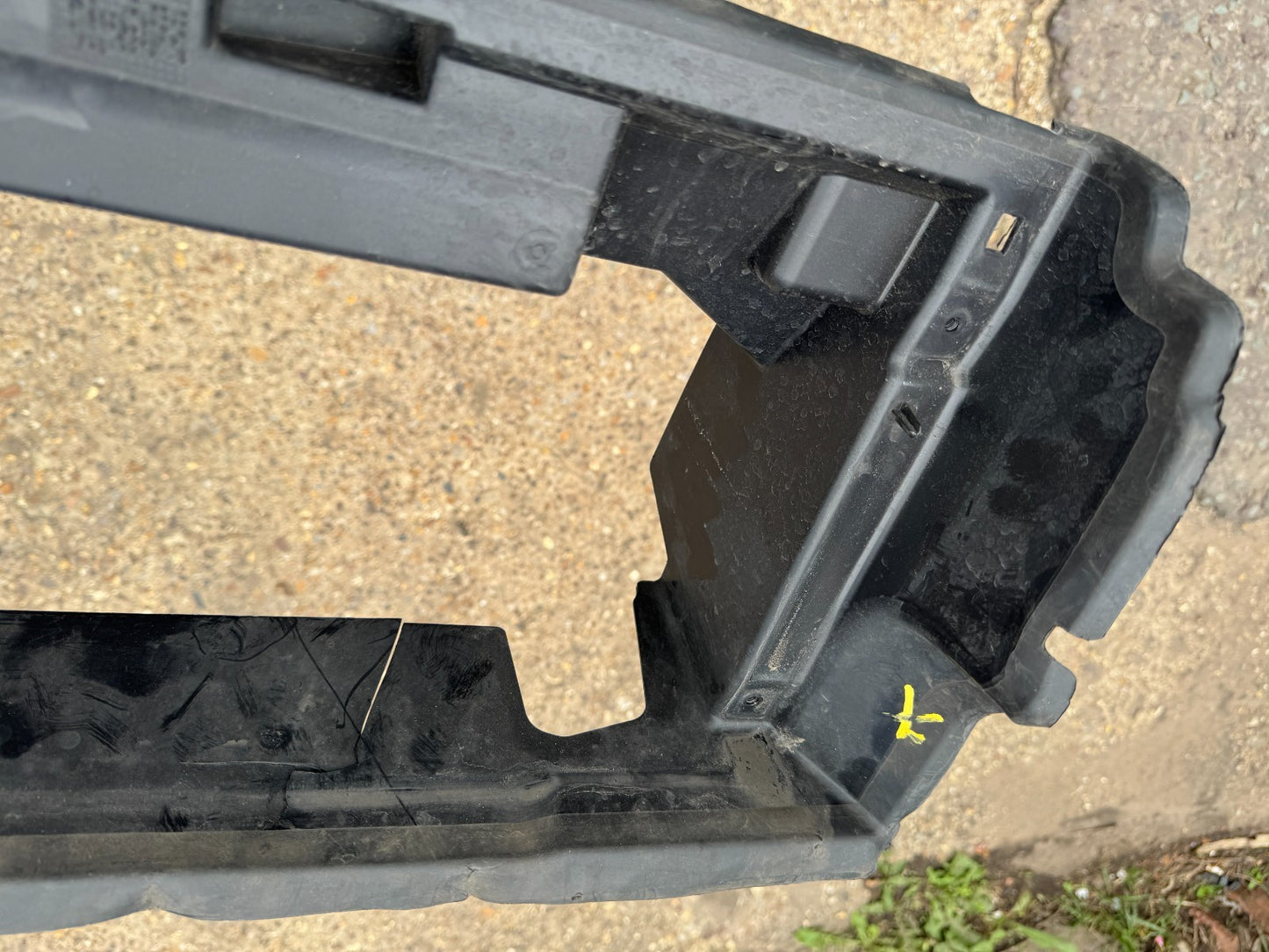Land Rover Defender Intercooler Air Channel Guide 2020 ON L8B2-8A303-AC CRACKED
