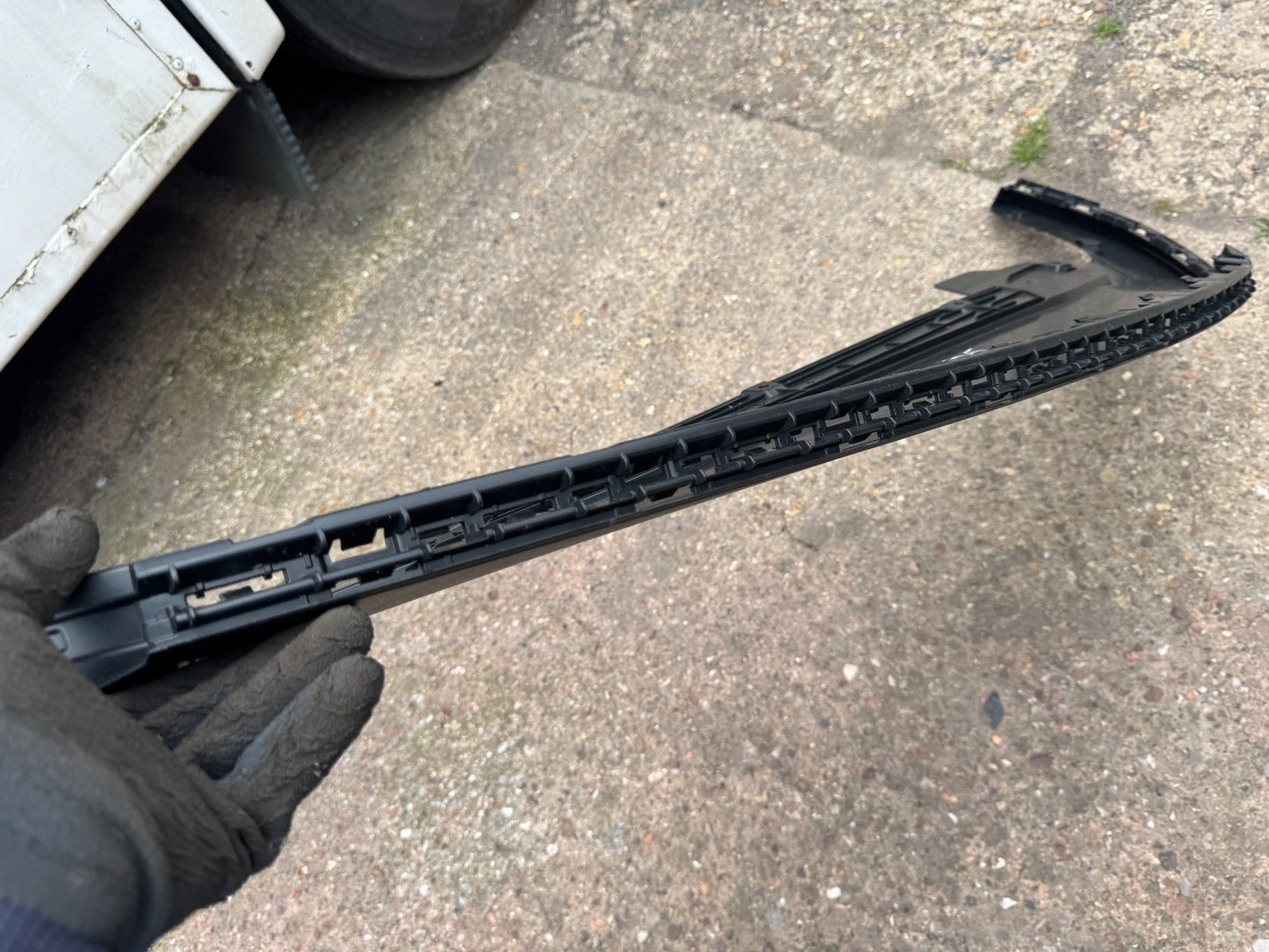 GENUINE 2025 VW GOLF MK8 GTI FRONT BUMPER LOWER UNDERTRAY LIP 5H0805915K