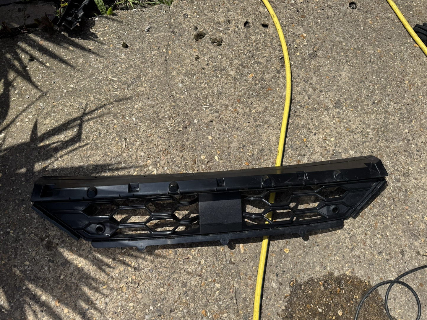 GENUINE FORD KUGA ST-LINE 2023-ON MK3 FRONT BUMPER LOWER GRILLE