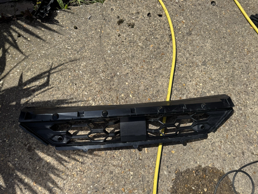 GENUINE FORD KUGA ST-LINE 2023-ON MK3 FRONT BUMPER LOWER GRILLE