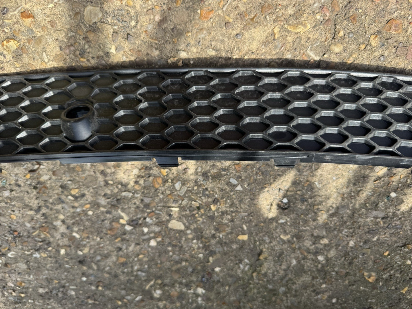 OEM AUDI Q5 8R REAR BUMPER CENTER LOWER GRILLE 8R0807823G 2014 8R0-807-823-G